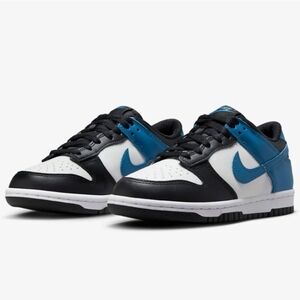 Nike Men's Black and Blue Low-Top Sneakers SIZE 5.5Y